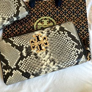 Tory Burch Britton Zip Continental Wallet